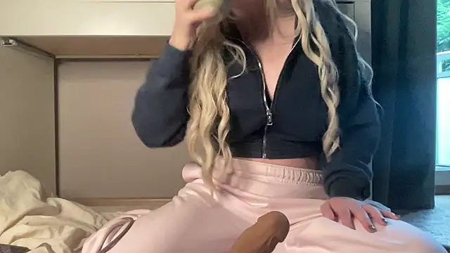 Snapshot of Wodkarella chatting on 09.25.25 Wodkarella online show from 09.25.25