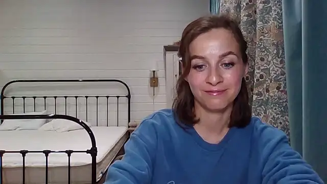 Snapshot of Niravyn_ chatting on 09.09.25 Niravyn online show from 09.09.25