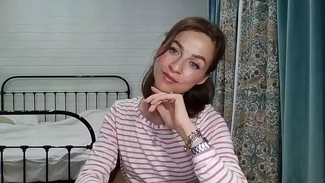 Snapshot of Niravyn_ chatting on 09.10.25 Niravyn online show from 09.10.25