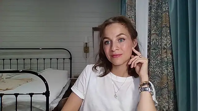 Snapshot of Niravyn_ chatting on 09.11.25 Niravyn online show from 09.11.25