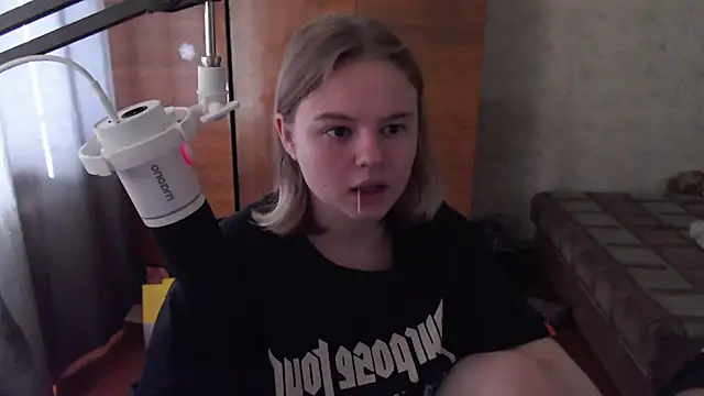 Snapshot of SlipperSherry chatting on 10.01.25 SlipperSherry online show from 10.01.25