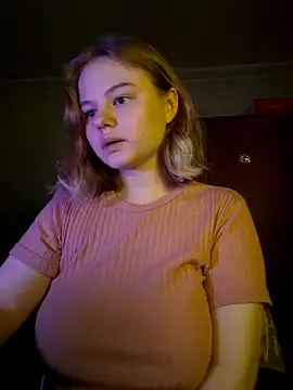 Snapshot of SlipperSherry chatting on 10.11.25 SlipperSherry online show from 10.11.25