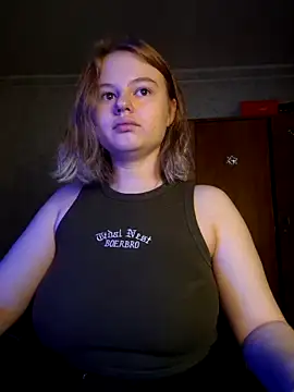 Snapshot of SlipperSherry chatting on 10.18.25 SlipperSherry online show from 10.18.25