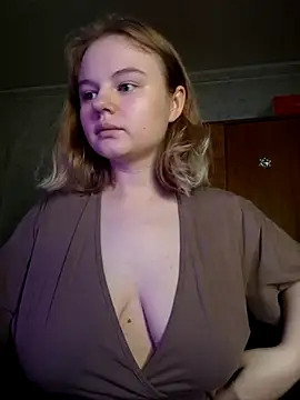 Snapshot of SlipperSherry chatting on 10.31.25 SlipperSherry online show from 10.31.25