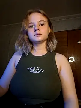 Snapshot of SlipperSherry chatting on 11.02.25 SlipperSherry online show from 11.02.25