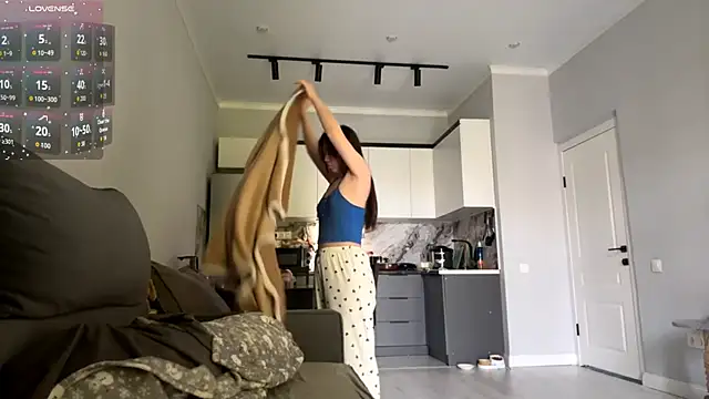 Wow Akemi online show from 09.10.25