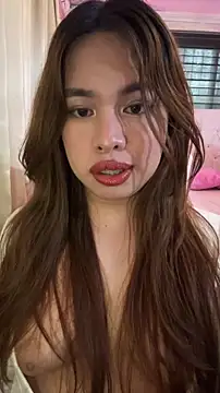 Snapshot of SluttyRogue chatting on 11.18.25 SluttyRogue online show from 11.18.25