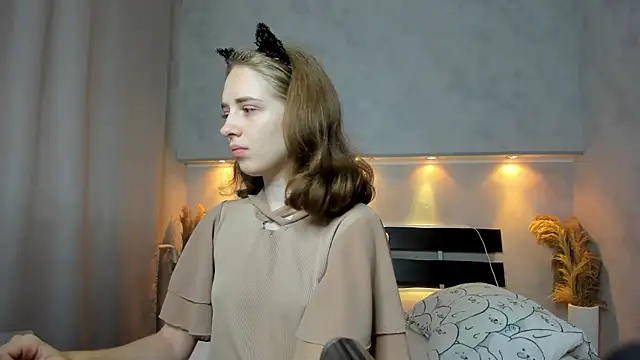 Camilla Kelly online show from 09.18.25