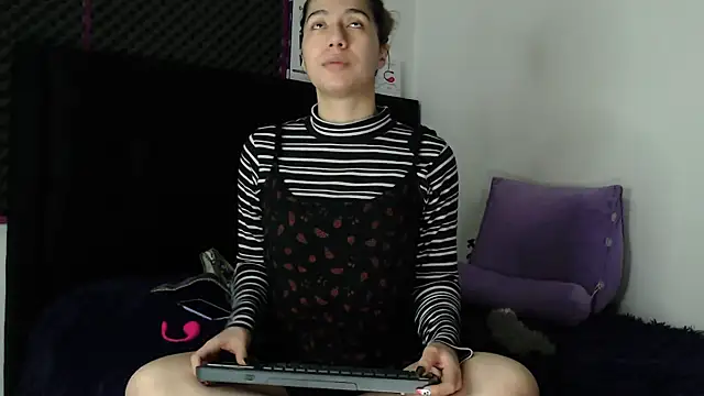 karlamoon23 online show from 10.30.25