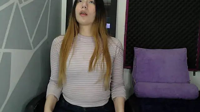 karlamoon23 online show from 12.04.25