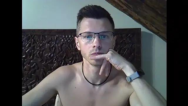 Snapshot of BehindBlueEyesss chatting on 10.06.25 BehindBlueEyesss online show from 10.06.25