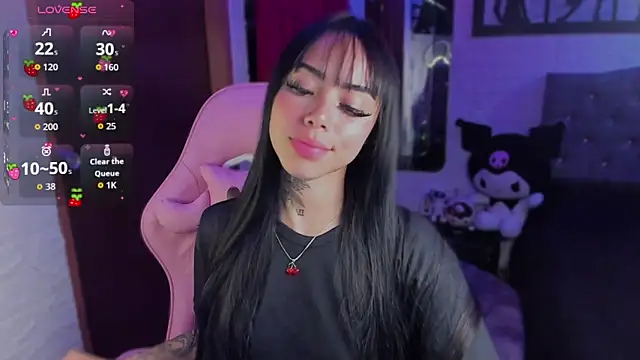 Snapshot of babee_04 chatting on 09.23.25 babee 04 online show from 09.23.25