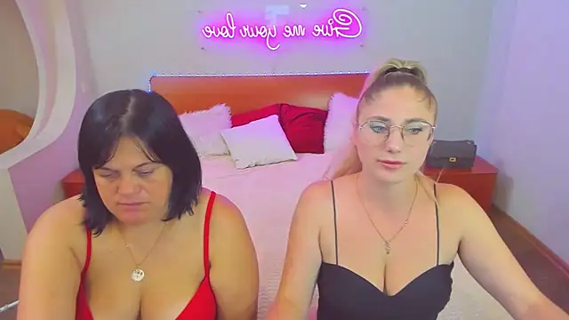 Snapshot of Your_Exstasy chatting on 09.17.25 Your Exstasy online show from 09.17.25