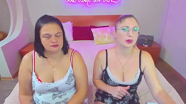 Snapshot of Your_Exstasy chatting on 10.10.25 Your Exstasy online show from 10.10.25