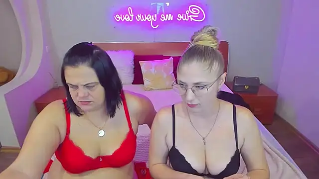 Snapshot of Your_Exstasy chatting on 10.11.25 Your Exstasy online show from 10.11.25