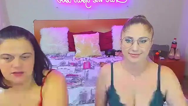 Snapshot of Your_Exstasy chatting on 10.14.25 Your Exstasy online show from 10.14.25