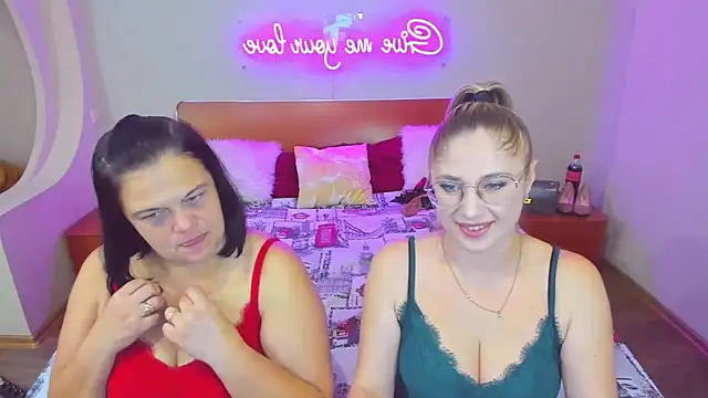 Snapshot of Your_Exstasy chatting on 10.15.25 Your Exstasy online show from 10.15.25