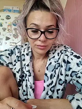 iSelena online show from 09.15.25