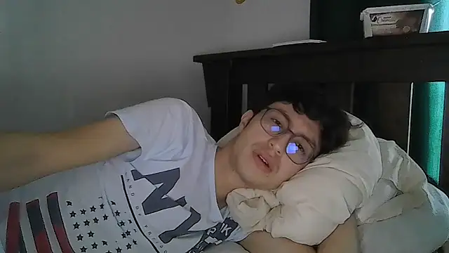 Snapshot of Kevintdx chatting on 11.21.25 Kevintdx online show from 11.21.25