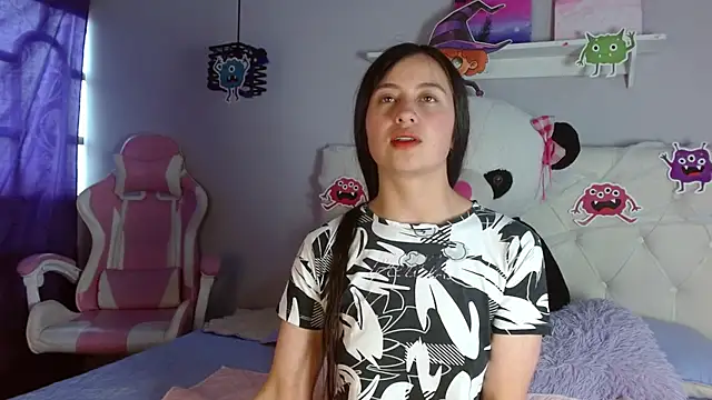 Zaaida  online show from 10.25.25