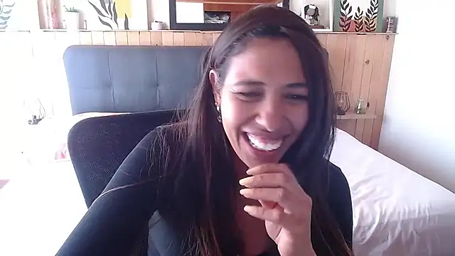 Snapshot of IVONNE_COLLINS33 chatting on 09.10.25 IVONNE COLLINS33 online show from 09.10.25