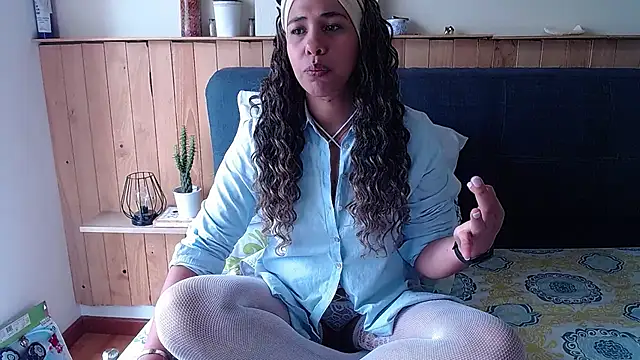 Snapshot of IVONNE_COLLINS33 chatting on 09.20.25 IVONNE COLLINS33 online show from 09.20.25