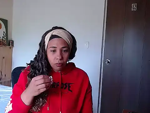 Snapshot of IVONNE_COLLINS33 chatting on 09.23.25 IVONNE COLLINS33 online show from 09.23.25