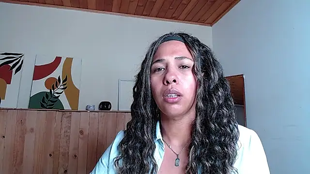 Snapshot of IVONNE_COLLINS33 chatting on 10.14.25 IVONNE COLLINS33 online show from 10.14.25