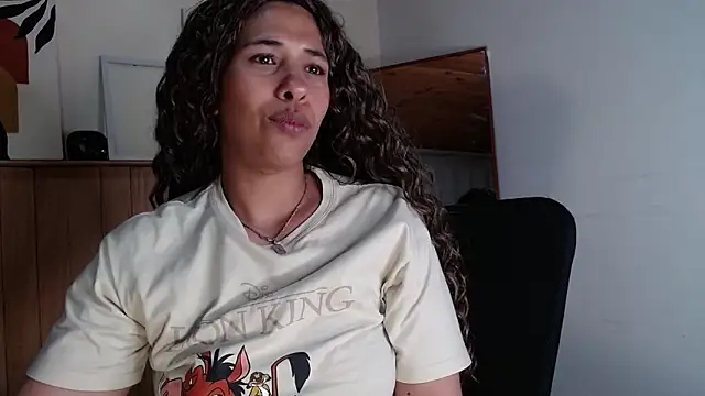 IVONNE COLLINS33 online show from 10.23.25