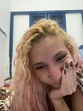 Snapshot of Bruna551 chatting on 10.03.25 Bruna551 online show from 10.03.25