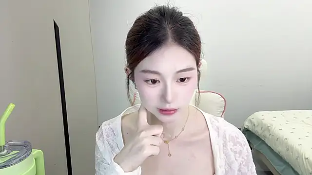 Snapshot of Cookie-oo chatting on 10.04.25 Cookie-oo online show from 10.04.25
