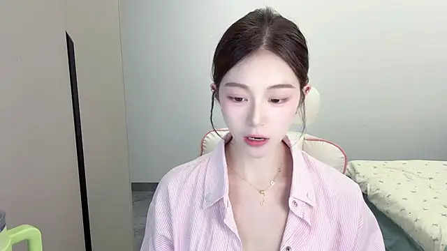 Snapshot of Cookie-oo chatting on 10.08.25 Cookie-oo online show from 10.08.25