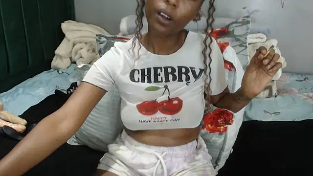 Snapshot of blueyXxX chatting on 09.20.25 blueyXxX online show from 09.20.25