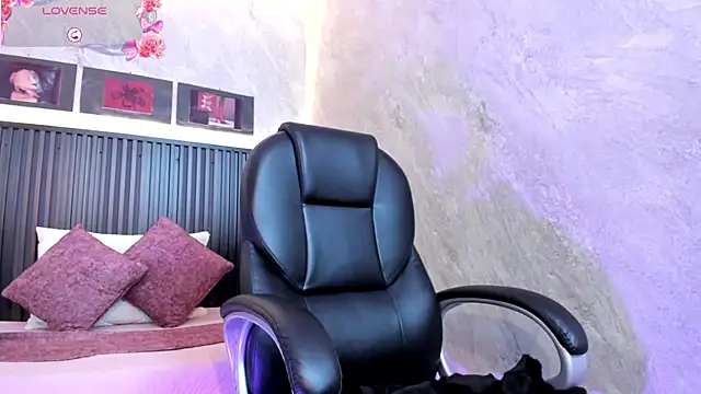 dark  nymph online show from 09.16.25