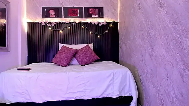 dark  nymph online show from 09.24.25