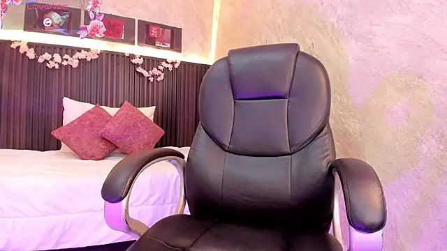 dark  nymph online show from 10.11.25