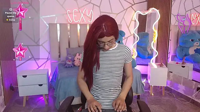 Snapshot of CYRUS_TAY chatting on 11.24.25 CYRUS TAY online show from 11.24.25