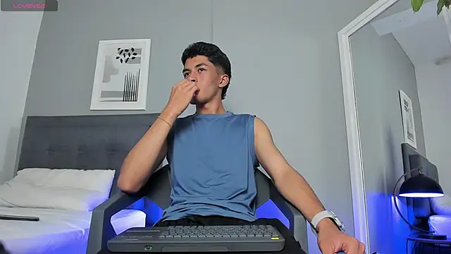 Snapshot of Tylerffoxx chatting on 09.19.25 Tylerffoxx online show from 09.19.25