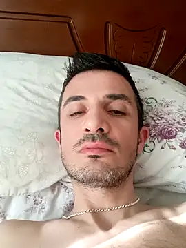 Snapshot of OGUZOZAN chatting on 11.02.25 OGUZOZAN online show from 11.02.25