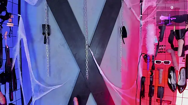 Snapshot of VictoryaLiah_BDSM chatting on 10.24.25 VictoryaLiah BDSM online show from 10.24.25