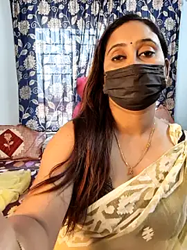 Snapshot of Cute-lusi chatting on 10.26.25 Cute-lusi online show from 10.26.25