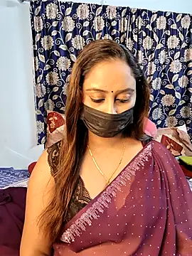 Snapshot of Cute-lusi chatting on 11.23.25 Cute-lusi online show from 11.23.25