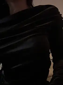 Snapshot of coeurdenuit chatting on 11.21.25 coeurdenuit online show from 11.21.25