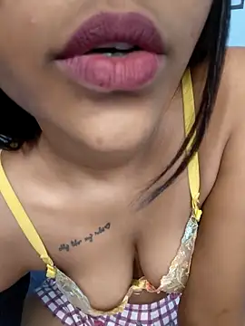 Snapshot of Ema-01 chatting on 11.30.25 Ema-01 online show from 11.30.25