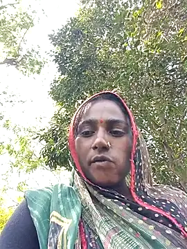 Snapshot of Sapna_hotA chatting on 09.22.25 Sapna hotA online show from 09.22.25