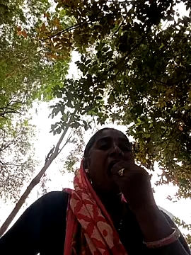 Snapshot of Sapna_hotA chatting on 10.25.25 Sapna hotA online show from 10.25.25