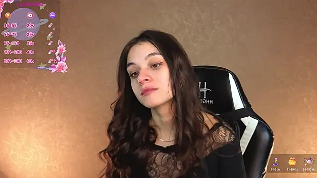 Leila Hefner online show from 11.06.25