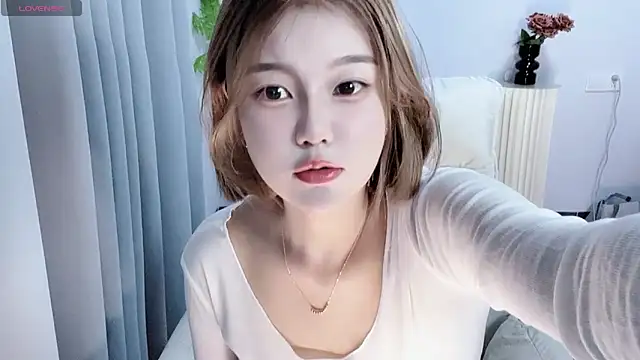 Snapshot of Lee-99 chatting on 09.11.25 Lee-99 online show from 09.11.25