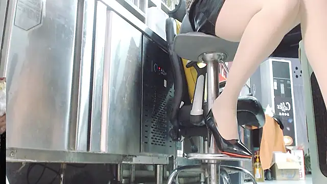 Eileen-L online show from 11.30.25