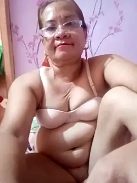 Snapshot of vickyhot1966 chatting on 10.03.25 vickyhot1966 online show from 10.03.25